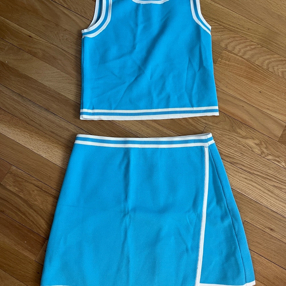 House of Harlow 1960 Turquoise and White Knit Top
